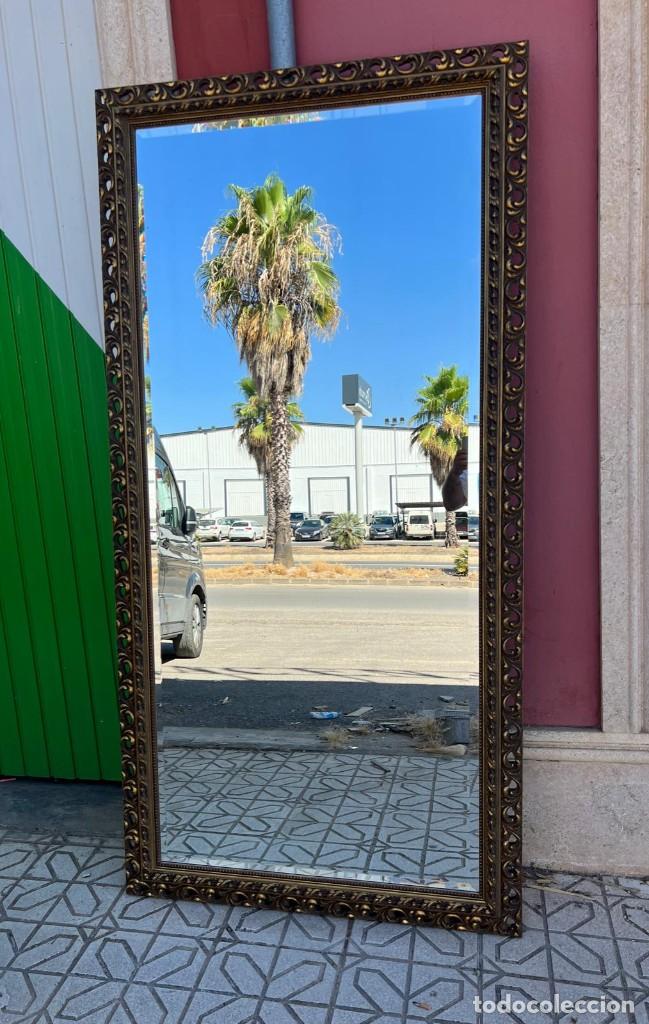 Oggetti Antichi: Gran Espejo biselado con marco de madera.