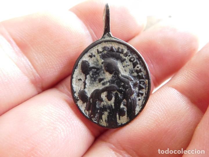 Antig&uuml;edades: Medalla de bronce a identificar siglo XVIII - Foto 1