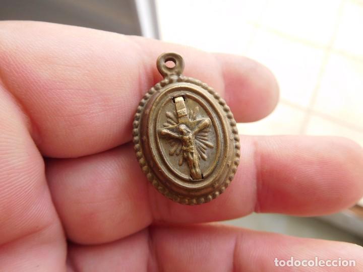 Antig&uuml;edades: Colgante religioso antiguo - Foto 1