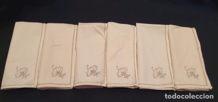 Antig&uuml;edades: 6 servilletas algod&oacute;n con bordado de flor - Foto 6