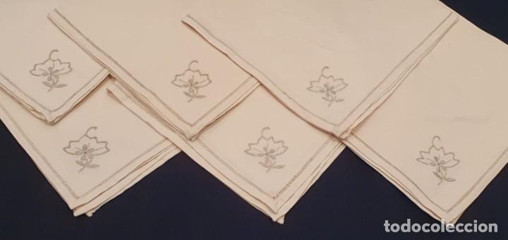 Antig&uuml;edades: 6 servilletas algod&oacute;n con bordado de flor - Foto 7