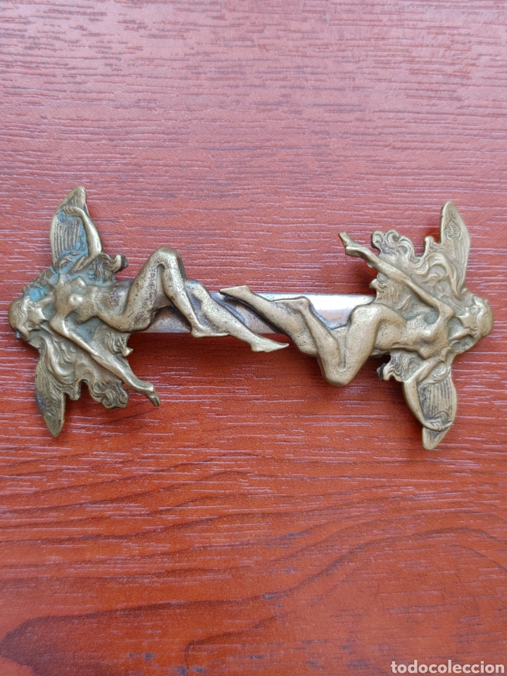 Antig&uuml;edades: Recojepelo modernista en bronce. - Foto 2