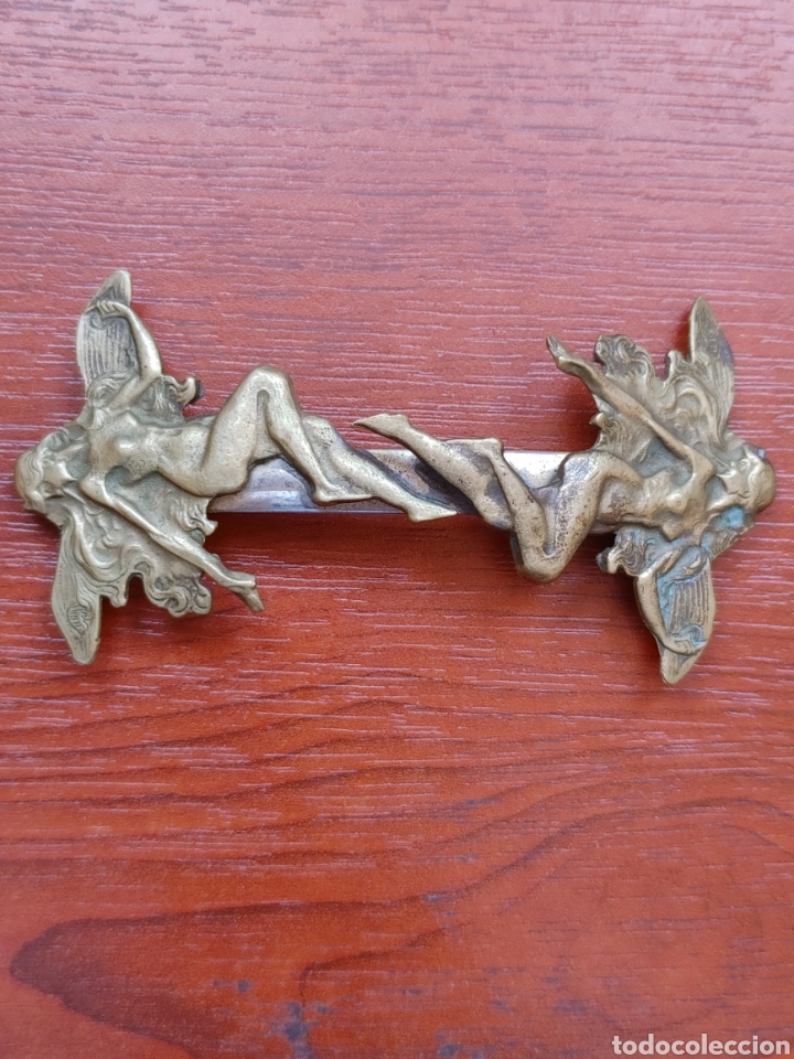 Antig&uuml;edades: Recojepelo modernista en bronce. - Foto 3