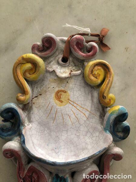 Antig&uuml;edades: BENDITERA DE CER&Aacute;MICA PINTADA A MANO - Foto 2