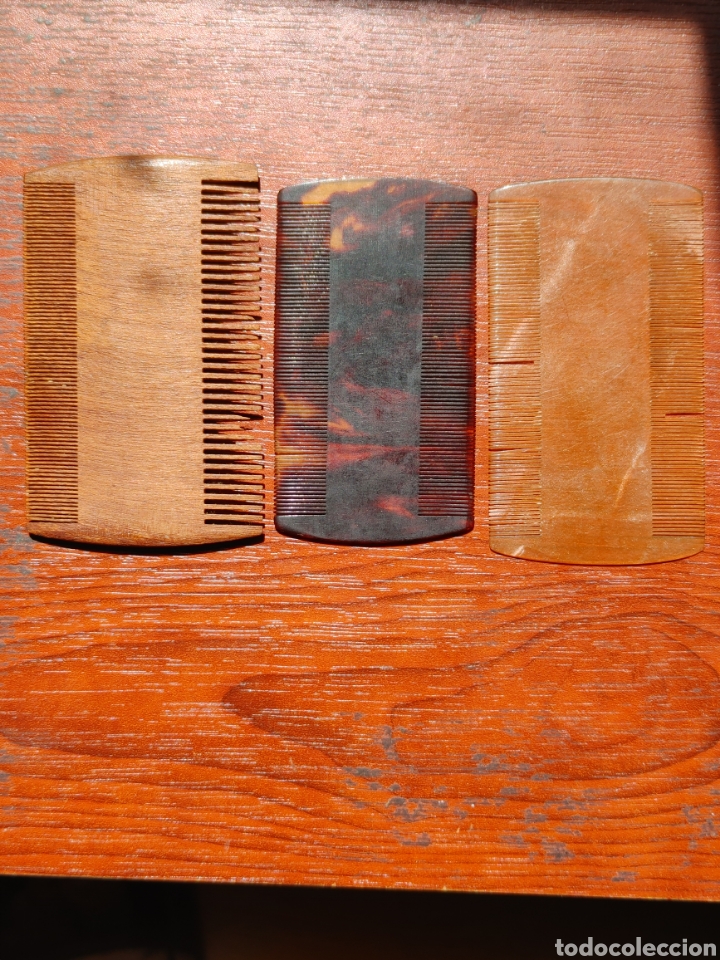 Antig&uuml;edades: Tres peines de madera y similcarey - Foto 1