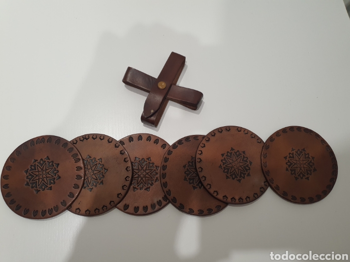 Oggetti Antichi: Posavasos realizado en cuero.