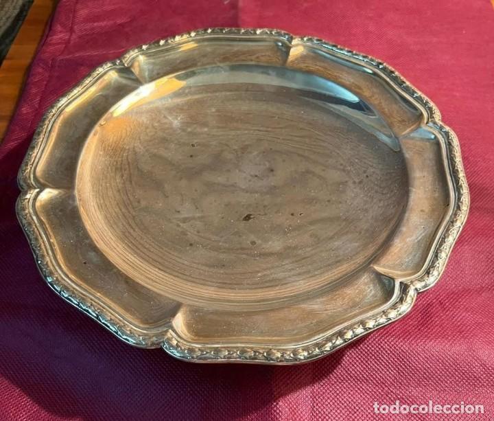 Antig&uuml;edades: Bandeja de plata con pie - Foto 1