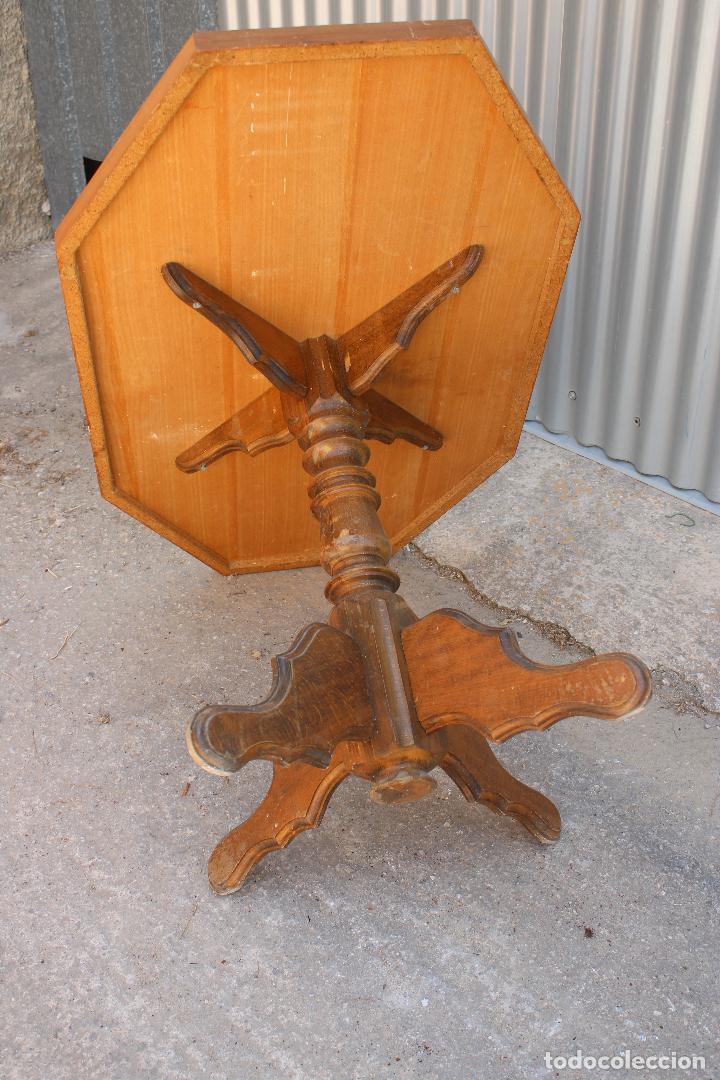 Antig&uuml;edades: mesa octogonal de marqueteria - Foto 2