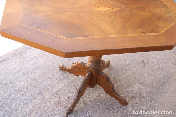 Antig&uuml;edades: mesa octogonal de marqueteria - Foto 3