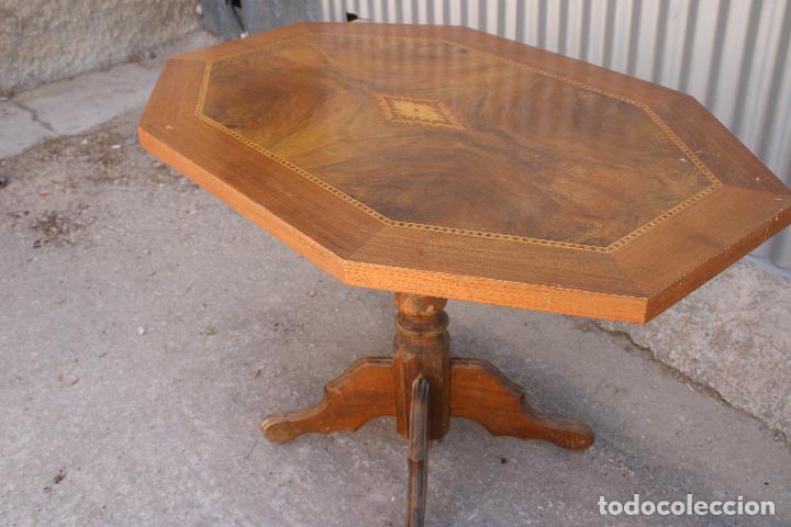 Antig&uuml;edades: mesa octogonal de marqueteria - Foto 4