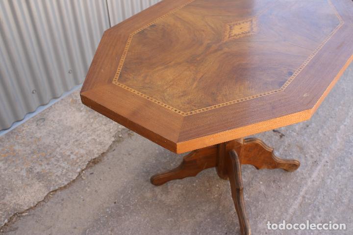 Antig&uuml;edades: mesa octogonal de marqueteria - Foto 5