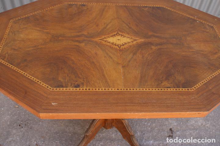 Antig&uuml;edades: mesa octogonal de marqueteria - Foto 7