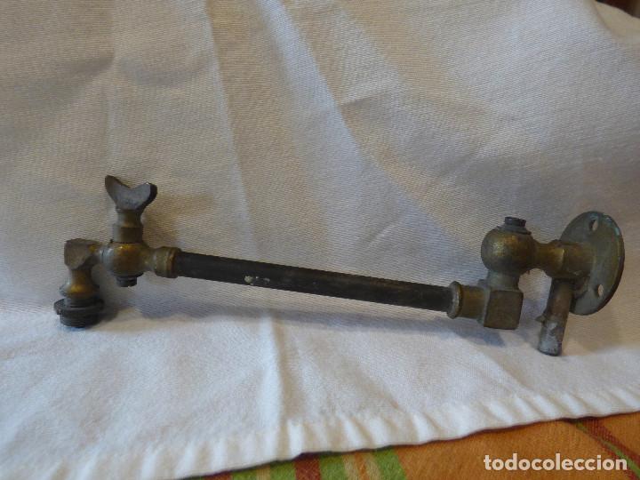 Antig&uuml;edades: Grifo,de laton o bronce. - Foto 1