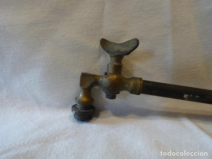 Antig&uuml;edades: Grifo,de laton o bronce. - Foto 2