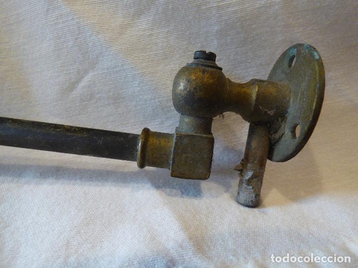 Antig&uuml;edades: Grifo,de laton o bronce. - Foto 3