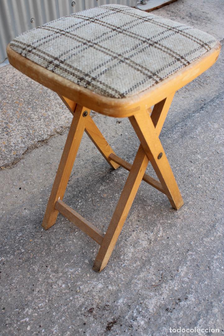 Antig&uuml;edades: taburete plegable de madera - Foto 3