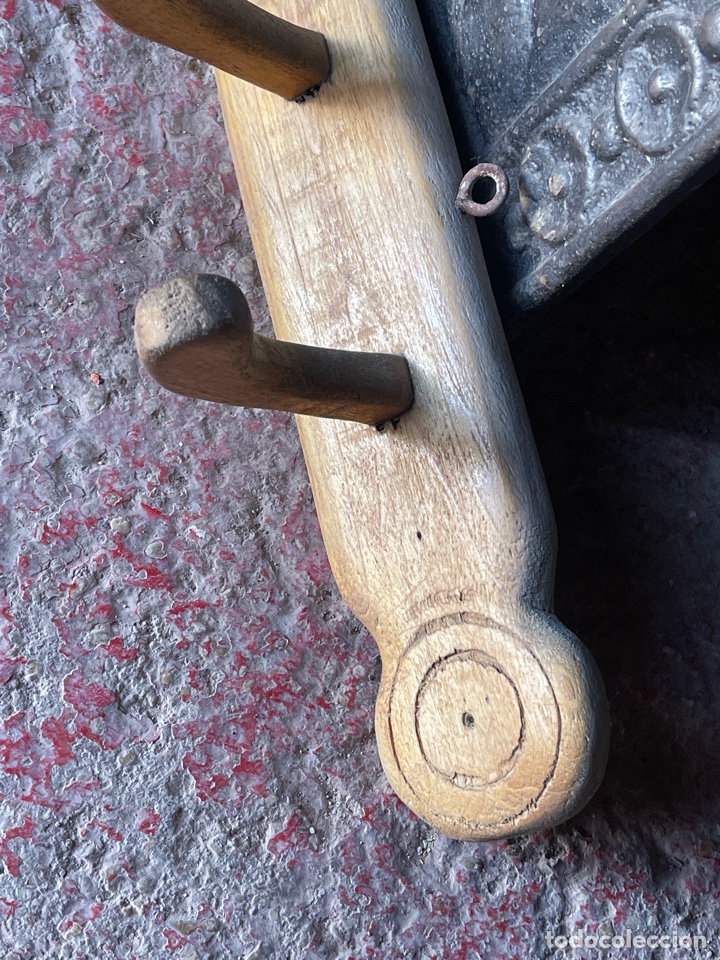 Antig&uuml;edades: Percha antigua de madera de estilo modernista - Foto 2