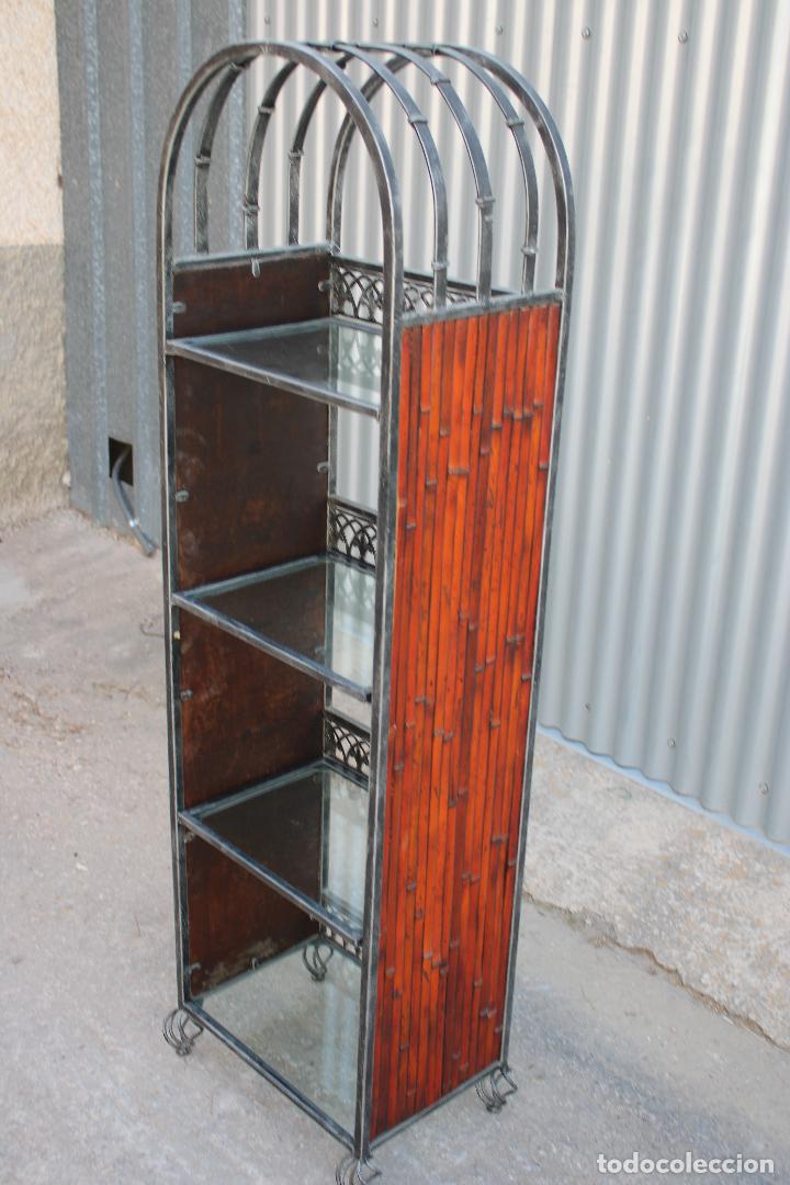 Antig&uuml;edades: mueble estante de hierro de forja y bamb&uacute; - Foto 2