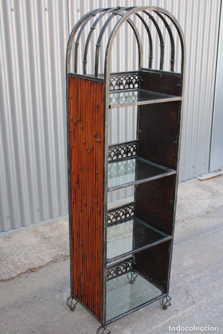 Antig&uuml;edades: mueble estante de hierro de forja y bamb&uacute; - Foto 3