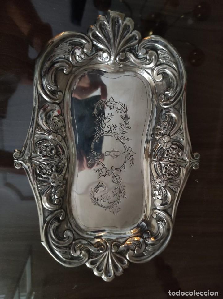 Antig&uuml;edades: Bandeja de plata gravada - Foto 2