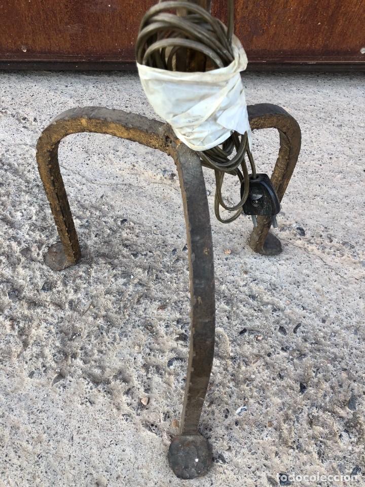 Antig&uuml;edades: LAMPARA DE PIE HIERRO FORJADO - Foto 2