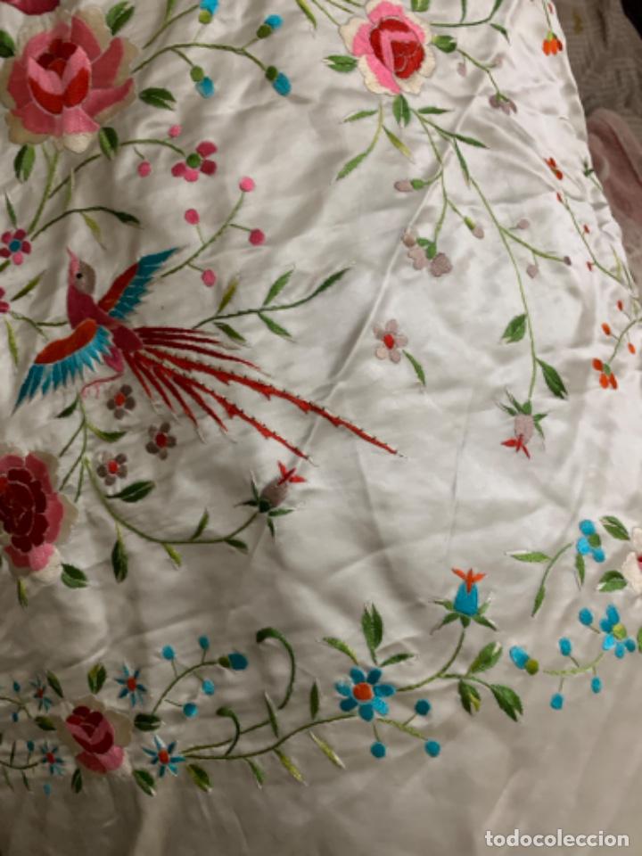 Antig&uuml;edades: Mant&oacute;n floral beig - Foto 1