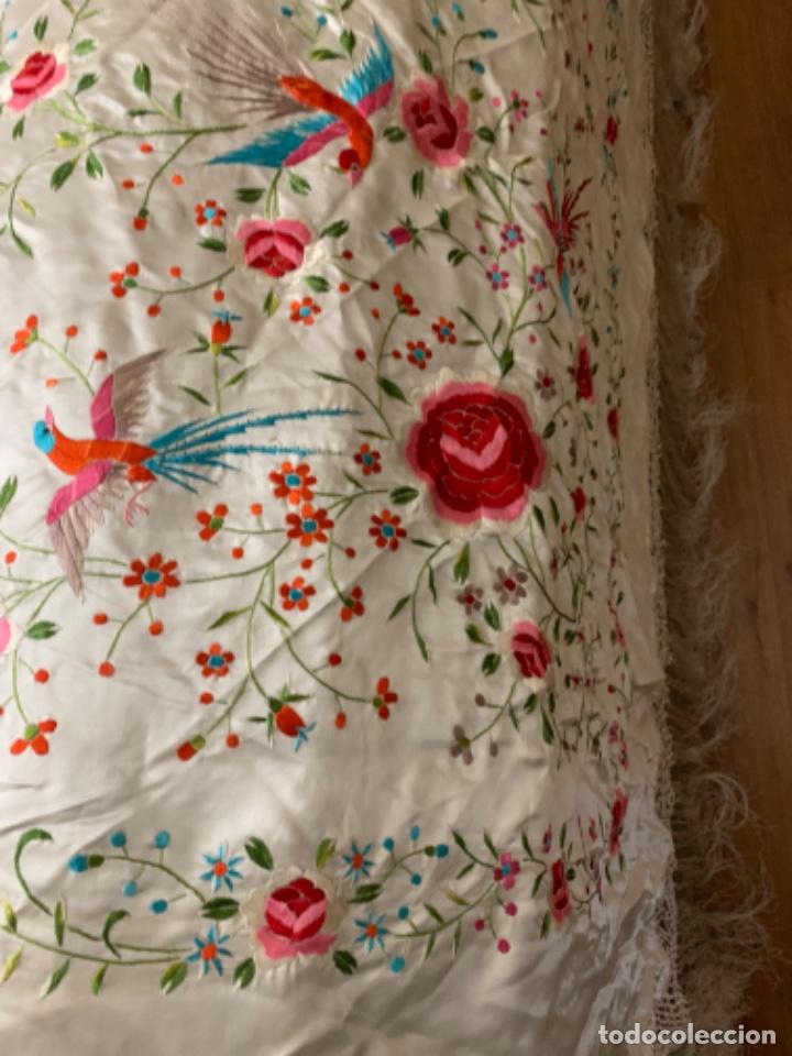 Antig&uuml;edades: Mant&oacute;n floral beig - Foto 2