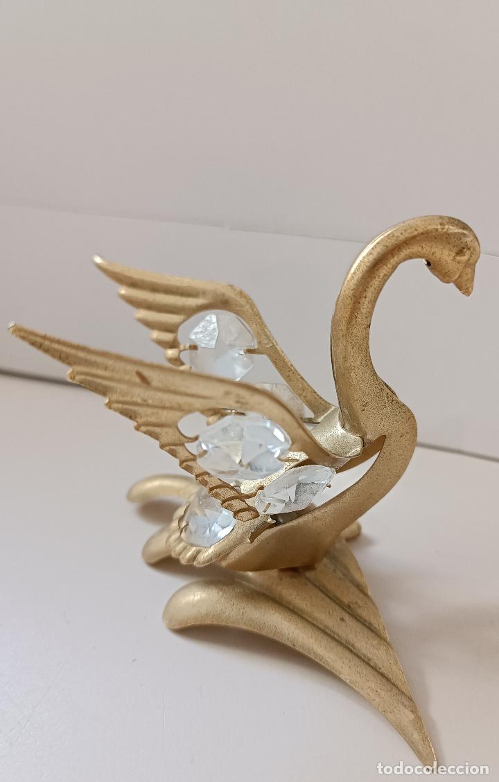 Antig&uuml;edades: CISNE DE LATON Y PIEDRAS - Foto 2