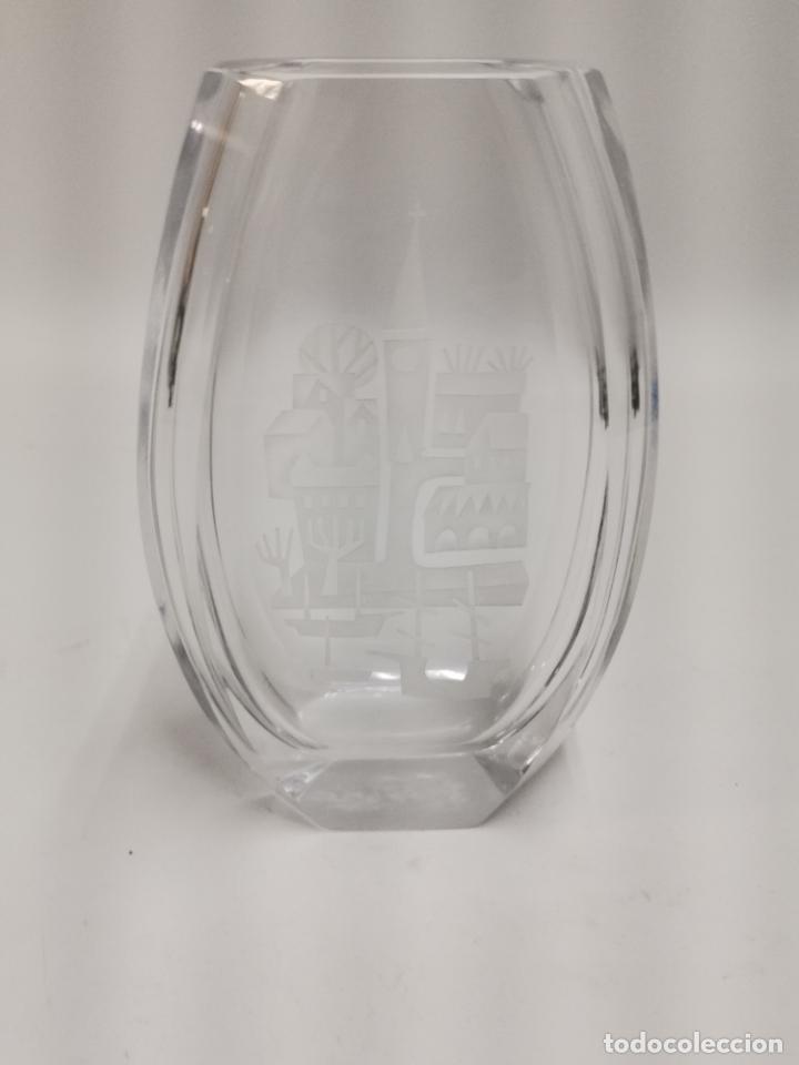Antig&uuml;edades: JARRON DE CRISTAL GRABADO. S.XX. - Foto 2