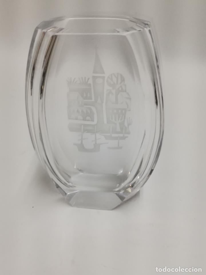 Antig&uuml;edades: JARRON DE CRISTAL GRABADO. S.XX. - Foto 1