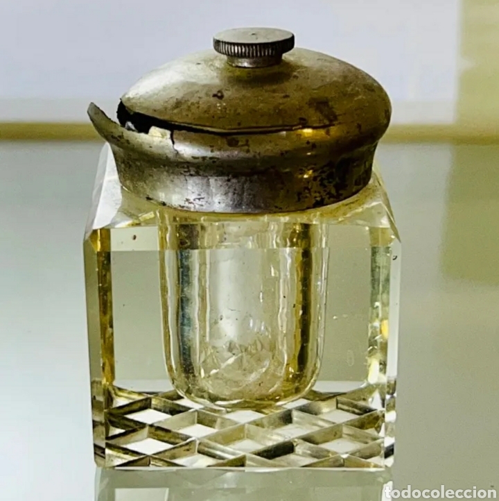 Antig&uuml;edades: Tintero de cristal con defecto en tapa - Foto 2