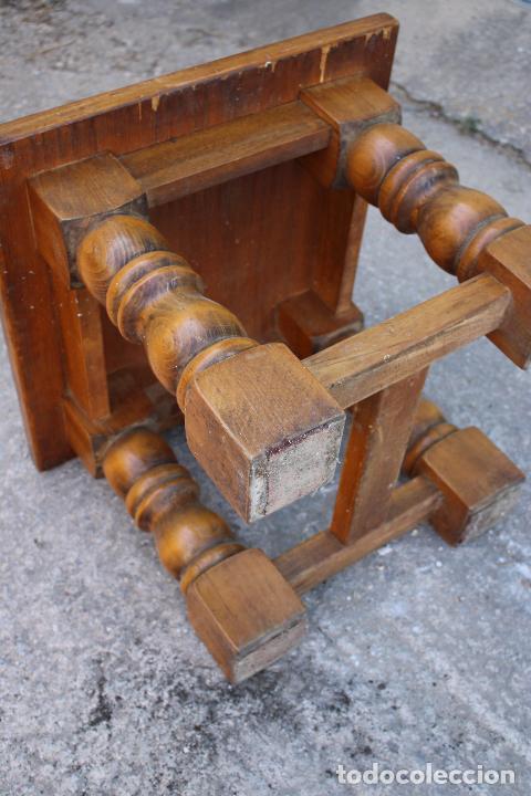 Antig&uuml;edades: mesa auxiliar con madera maciza - Foto 5