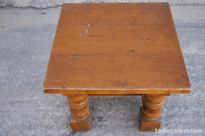 Antig&uuml;edades: mesa auxiliar con madera maciza - Foto 6