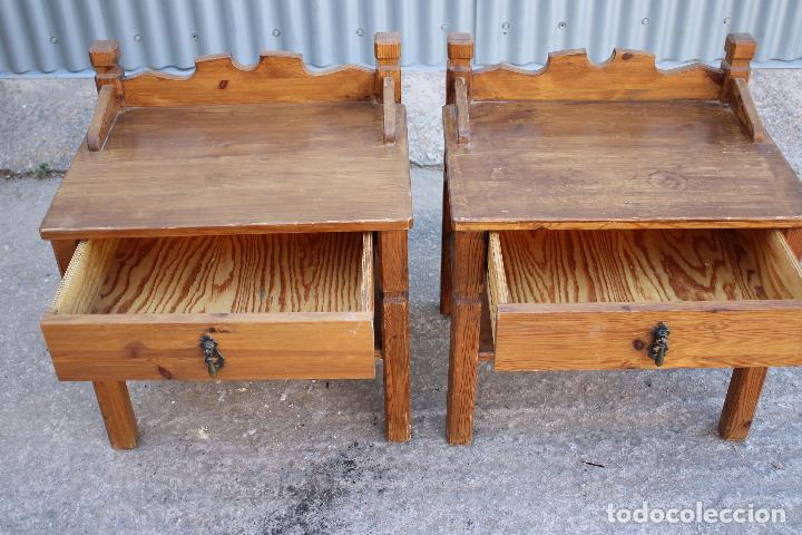 Antig&uuml;edades: pareja de mesillas rusticas - Foto 5