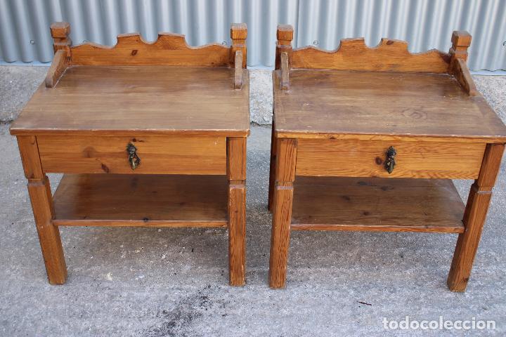 Antig&uuml;edades: pareja de mesillas rusticas - Foto 1