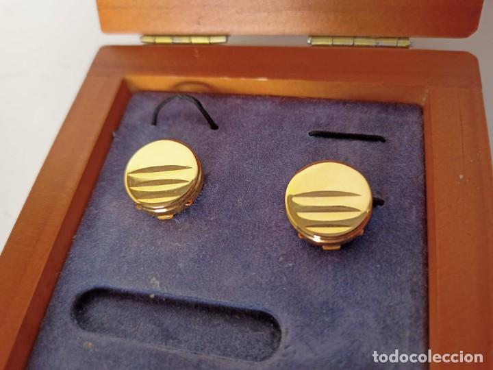 Antig&uuml;edades: Gemelos cubrebotones chapados en oro - Foto 2