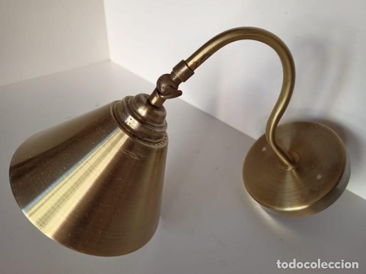 Antig&uuml;edades: L&aacute;mpara o aplique met&aacute;lico, orientable - Foto 1