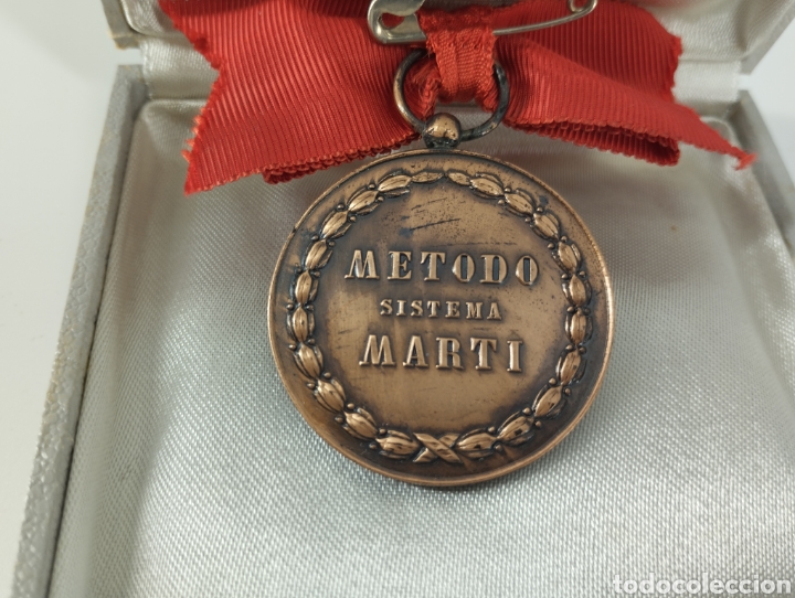 Antig&uuml;edades: Medalla instituci&oacute;n Marti - Foto 2