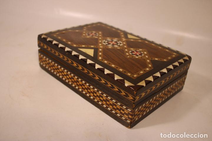 Antig&uuml;edades: caja taracea granadina para tabaco - Foto 1