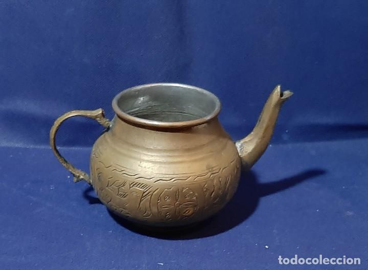 Antig&uuml;edades: Tetera antigua de bronce - Foto 1