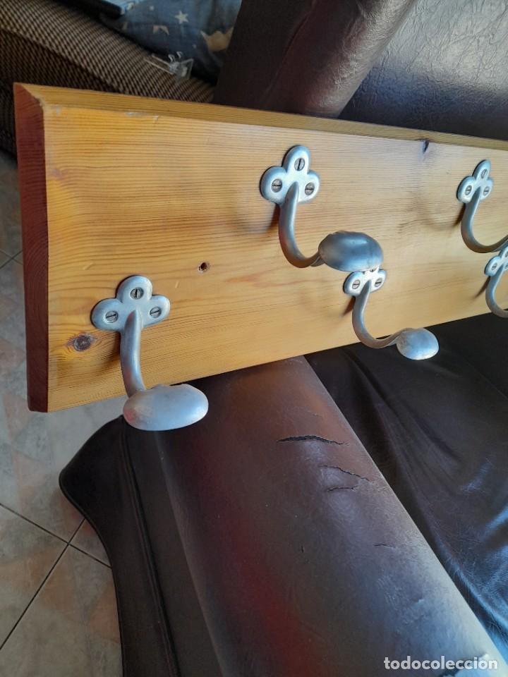 Antig&uuml;edades: Perchero con diez perchas - Foto 2
