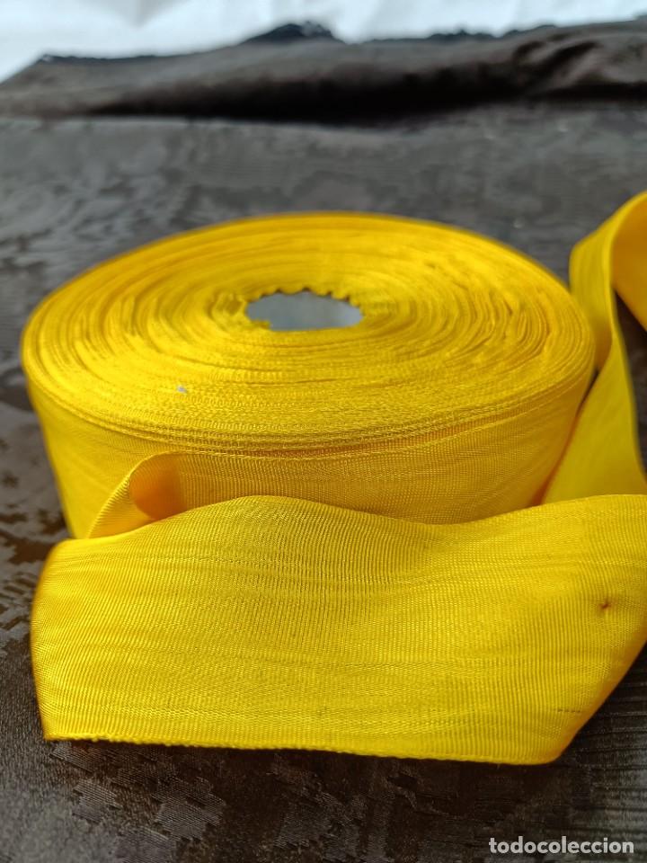 Antig&uuml;edades: ANTIGUA CINTA DE MOIR&Eacute; AMARILLO. 4 CM - Foto 4