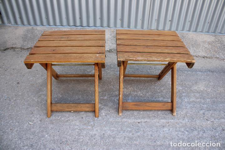 Antig&uuml;edades: 2 mesas/taburetes plegables de madera de pino - Foto 1