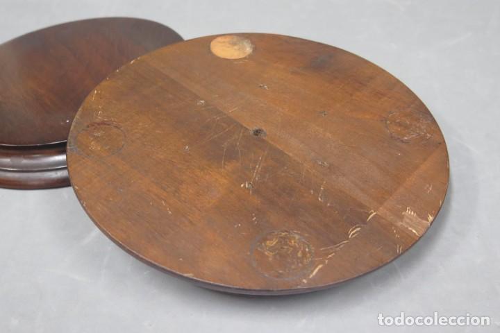 Antig&uuml;edades: PAREJA DE PEANAS DE MADERA. HACIA 1950 - Foto 4