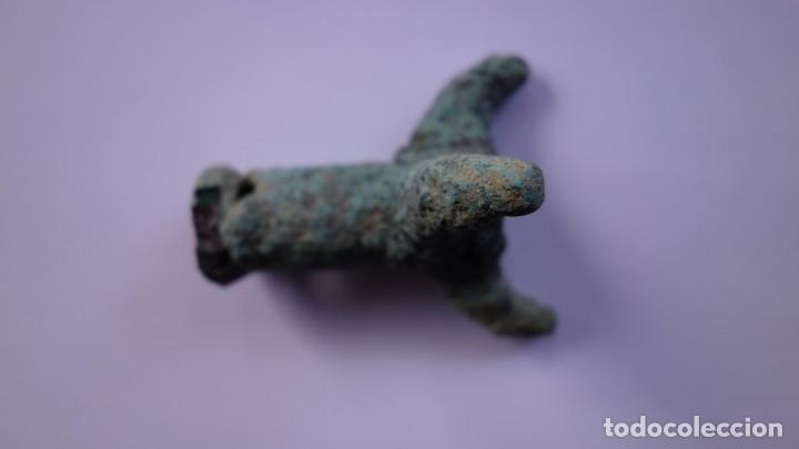 Antig&uuml;edades: CURIOSO TRIPODE CON BASE EN FORMA DE GARRA TRIFURCADA - BRONCE ROMANOS - Foto 3