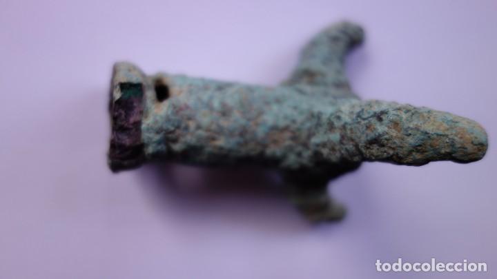 Antig&uuml;edades: CURIOSO TRIPODE CON BASE EN FORMA DE GARRA TRIFURCADA - BRONCE ROMANOS - Foto 4
