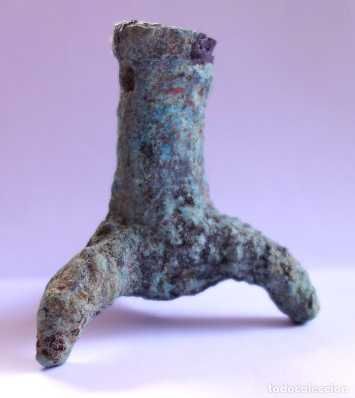 Antig&uuml;edades: CURIOSO TRIPODE CON BASE EN FORMA DE GARRA TRIFURCADA - BRONCE ROMANOS - Foto 10