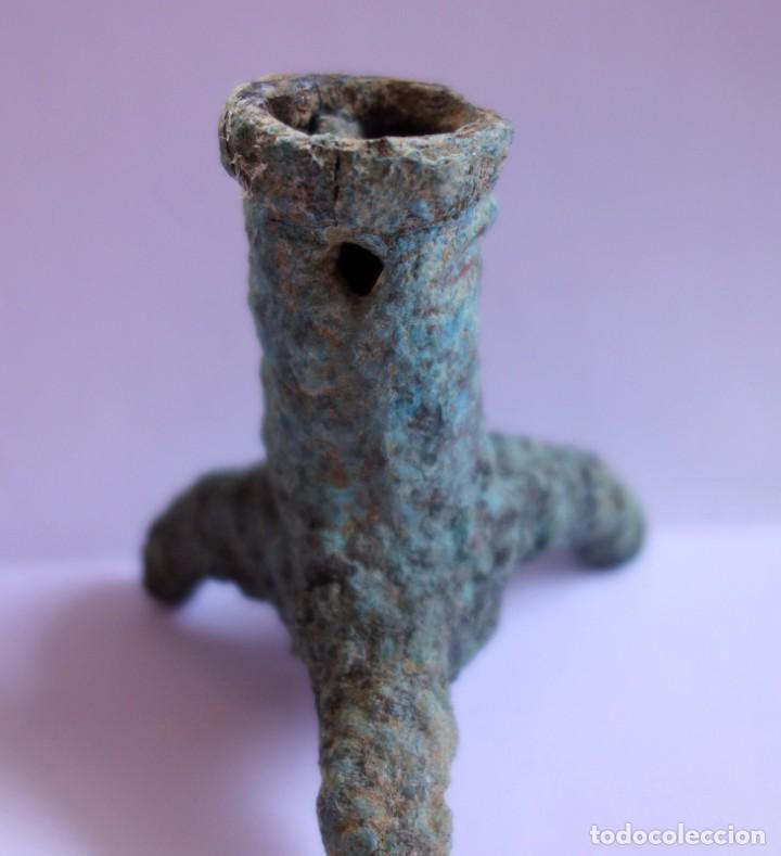 Antig&uuml;edades: CURIOSO TRIPODE CON BASE EN FORMA DE GARRA TRIFURCADA - BRONCE ROMANOS - Foto 11