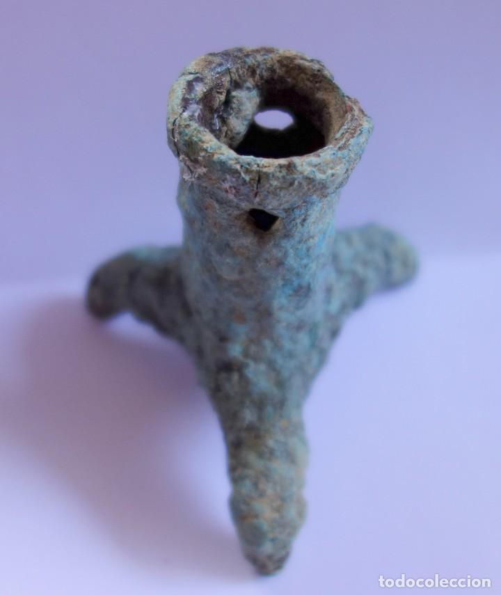 Antig&uuml;edades: CURIOSO TRIPODE CON BASE EN FORMA DE GARRA TRIFURCADA - BRONCE ROMANOS - Foto 12