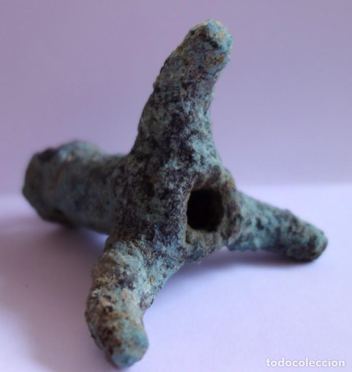 Antig&uuml;edades: CURIOSO TRIPODE CON BASE EN FORMA DE GARRA TRIFURCADA - BRONCE ROMANOS - Foto 14